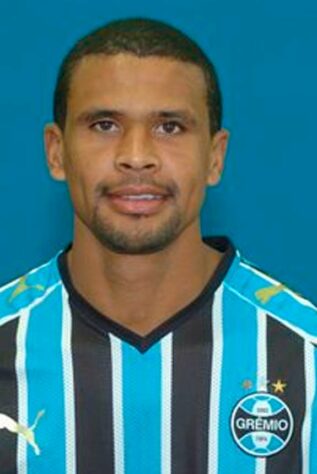 Pereira: zagueiro - titular no duelo contra o Náutico - 42 anos - Atualmente está aposentado.