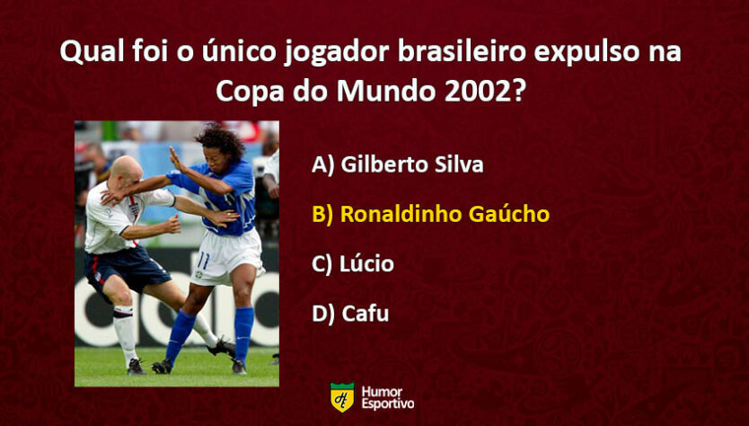 Após grande atuação e marcando um gol histórico encobrindo o goleiro David Seaman, Ronaldinho Gaúcho foi expulso nas quartas de final contra a Inglaterra.