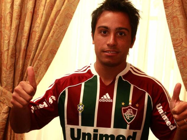 Martinuccio - Fluminense - O argentino Martinuccio chegou ao Brasil em 2011, contratado pelo Fluminense. Pelo clube carioca, jogou apenas 15 partidas, com um gol marcado. O atleta também teve passagens apagadas por Cruzeiro, Coritiba, Chapecoense e Avaí.