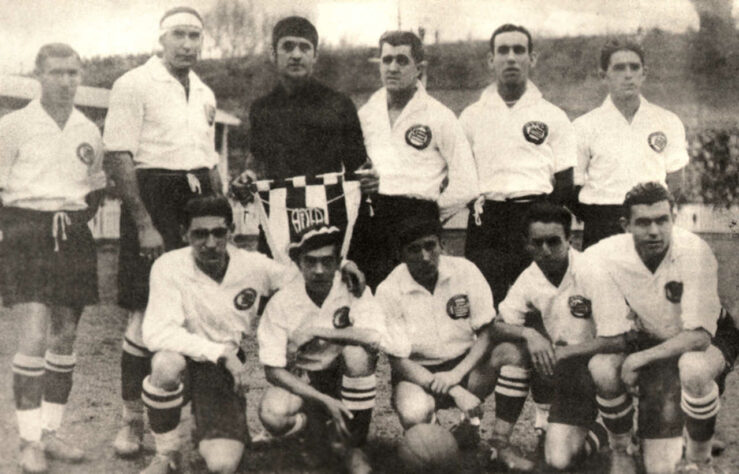 Final Campeonato Paulista de 1930 – A primeira decisão entre Santos e Corinthians em um mata-mata foi no Campeonato Paulista de 1930. O Timão goleou o Peixe por 5 a 2, em plena Vila Belmiro, e ficou com o título.