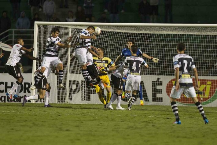 A estreia de Cássio pelo Corinthians aconteceu no dia 28 de março de 2012, em um jogo contra o XV de Piracicaba, no estádio do Pacaembu. O jogo, que aconteceu na noite de uma quarta-feira, acabou com vitória corintiana por 1 a 0, gol marcado pelo lateral Ramon, no fim do primeiro tempo. Mesmo com boa atuação, o gigante só assumiria a titularidade no Timão alguns meses depois. 