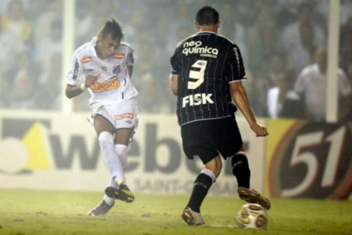 2011 – Foi o segundo título paulista consecutivo do Santos com a ‘Geração Neymar’. E o menino da Vila marcou o segundo gol santista na vitória por 2 a 1, na Vila, na partida que sacramentou a conquista. O primeiro jogo, no Pacaembu, havia terminado empatado sem gols. 