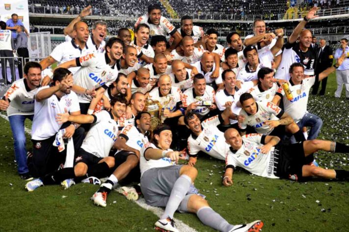 2013 – Após o Corinthians vencer o Santos na final do Paulistão em 2009 e perder em 2011, a prova dos nove aconteceu em 2013, com o Timão levando a melhor. A equipe do Parque São Jorge venceu por 2 a 1 o primeiro jogo, no estádio do Pacaembu, e empatou em 1 a 1 a volta, na Vila Belmiro, mesmo tendo saído atrás do placar. O meia Danilo fez o gol do título corintiano. 