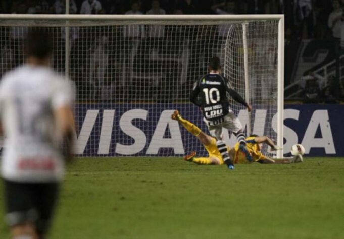 No jogo de volta das quartas de final da Libertadores, Cássio protagonizou um dos momentos emblemáticos da primeira, e até então única, conquista continental do Corinthians, quando cresceu cara a cara com Diego Souza, então no Vasco, e fez uma defesa impressionante. O Timão venceu o time carioca por 1 a 0, no Pacamebu, e avançou às semifinais da competição.