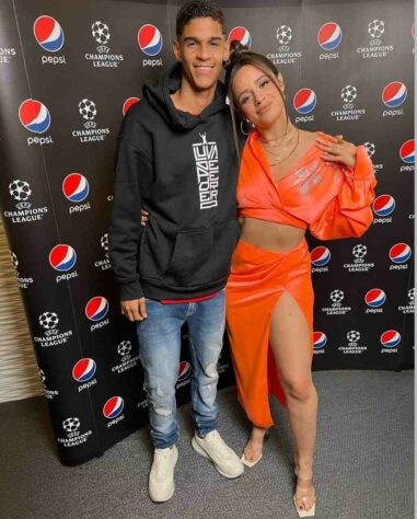 Iran viajou a Paris, na França, e participou de diversos conteúdos da final da Champions League 2021/22, entre Liverpool e Real Madrid. Por lá, participou de ações da cerimônia de abertura com a famosa cantora Camila Cabello e assistiu ao jogo. Por lá, ainda posou para fotos ao lado de Kaká.