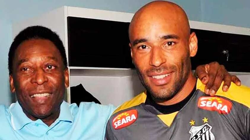 Pelé e Edinho - Santos - Rei do Futebol, Pelé é pai de Edinho, ex-goleiro que também defendeu o Santos na década de 1990.