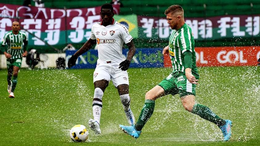 O Fluminense acabou derrotado pelo Juventude por 1 a 0, na manhã deste domingo (5), pelo Campeonato Brasileiro. Mas o resultado teve clara influência das condições climáticas de Caxias do Sul. Muita chuva e lama. Muita falha individual de jogadores. Eis as notas, por Rafael Ribeiro: