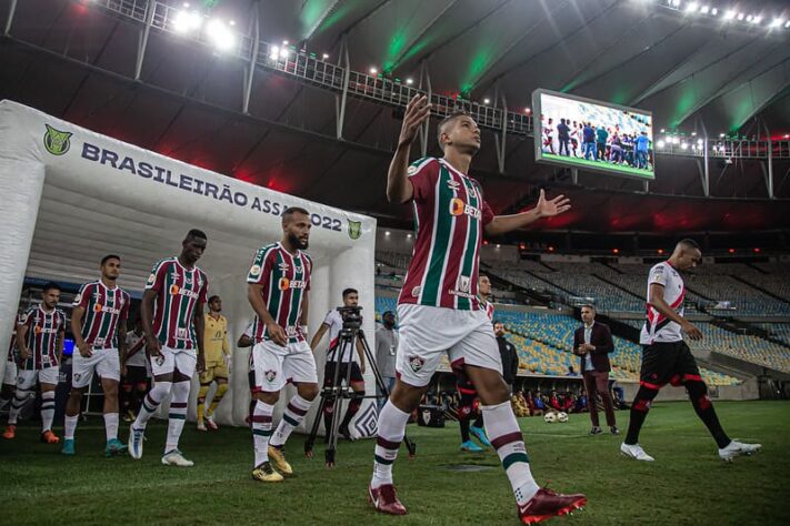 O Fluminense não teve uma boa noite neste sábado e perdeu para o Atlético-GO pelo Brasileirão, no Maracanã, por 2 a 0. A equipe não conseguiu criar chances constantemente e chegou a ser dominada pelos visitantes durante boa parte da etapa inicial. David Braz foi expulso antes da metade do primeiro tempo, o que acabou sendo determinante para o resultado. Veja as notas dos jogadores do Flu e os pontos positivo e negativo do Dragão (por Luan Fontes - luanfontes@lancenet.com.br).