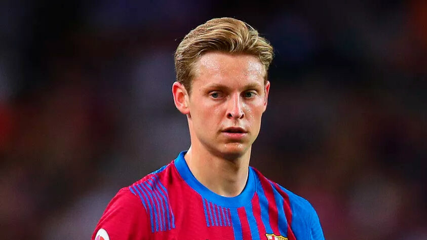 ESFRIOU - O mesmo 'Mundo Deportivo' afirmou que o técnico do Manchester United, Eric Ten Hag, está 'obcecado' pela contratação do holandês Frenkie De Jong, do Barcelona. O jogador, no entanto, é um dos 'queridinhos' do técnico Xavi, e não será negociado pelo clube espanhol. 