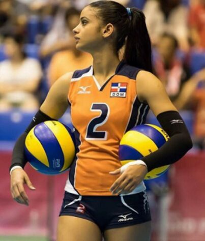 Winifer Fernández é uma jogadora de vôlei da República Dominicana que atuou anos por sua seleção. Ela rodou por equipes do país e ficou muito famosa em meados da última década. Aos 27 anos, ela ainda atua e tem 372 mil seguidores no Instagram.