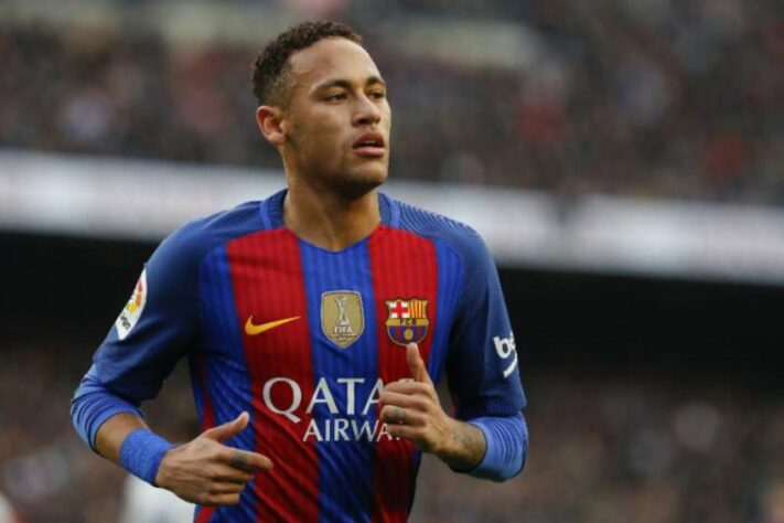 1º - Neymar - atacante - transferência do Barcelona para o Paris Saint-Germain - Valor: 222 milhões de euros.