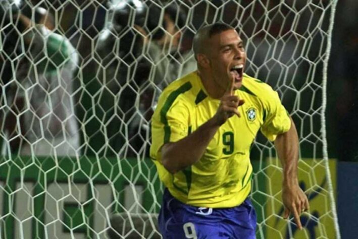 Coreia do Sul/Japão 2002 - Ronaldo - Com direito a dois gols na final contra a Alemanha, Ronaldo não só ajudou o Brasil a conquistar o penta, como também foi às redes oito vezes.