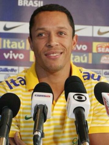 Adriano (lateral-esquerdo- 37 anos): revelado pelo Coritiba, as atuações pelo Coxa renderam as primeiras convocações para a Seleção, em 2003. Ao todo, fez 18 partidas pelo Brasil. Passou ainda por Sevilla, Barcelona, Besiktas e Athletico Paranaense.