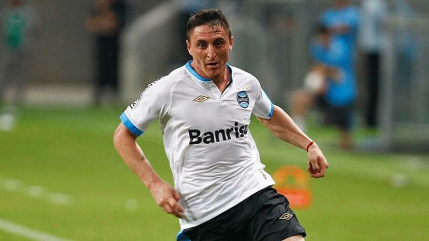 Cristian Rodriguez - Grêmio - 'Cebolla' Rodríguez não teve boa passagem pelo Grêmio e jogou apenas duas partidas pelo clube gaúcho, em 2015.