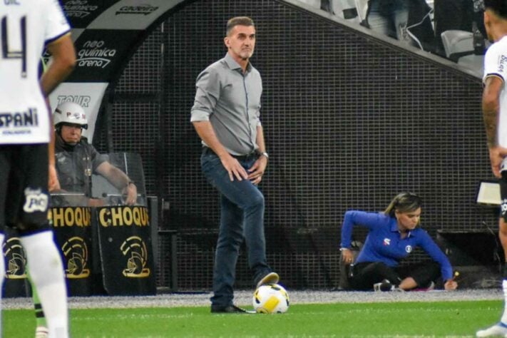 FECHADO - Vagner Mancini não é mais treinador do América-MG. A demissão foi anunciada após a derrota por 3 a 1 para o Bahia, na Fonte Nova, pela 18ª rodada do Campeonato Brasileiro. 