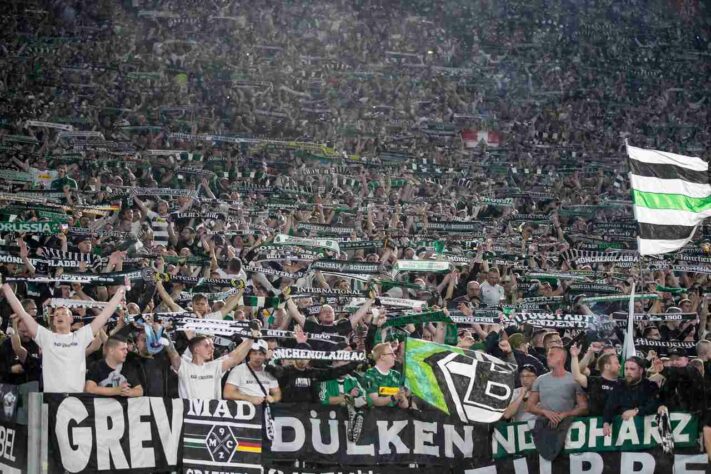 A torcida do Borussia Mönchengladbach foi descrita como "elétrica" e dona de grande apoio.