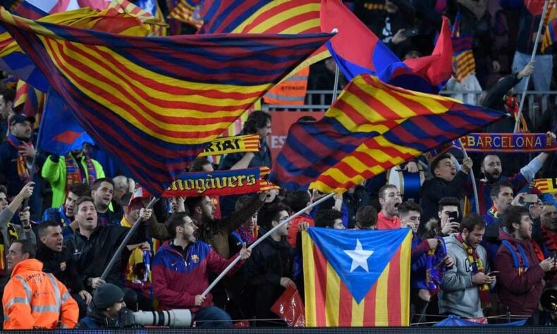 A torcida do Barcelona foi descrita como "defensora da cultura catalã".