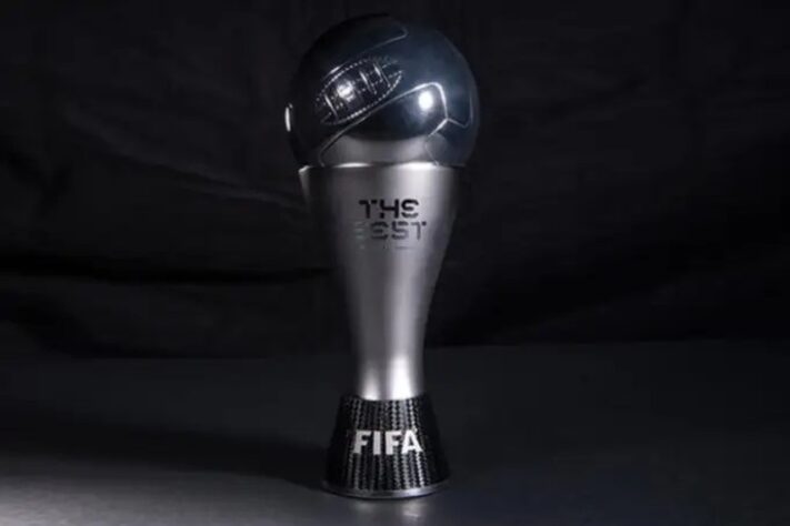 Após a entrega do prêmio de melhor jogador do Mundo para Lionel Messi, a FIFA divulgou em seu site a relação de votos que ajudaram a definir o vencedor. De acordo com as regras, o treinador e o capitão de cada seleção filiada à FIFA, além de jornalistas de vários países do planeta estão aptos a votar. Esse júri diversificado resulta, muitas vezes, em votos curiosos. Veja nesta galeria alguns dos votos mais inusitados de treinadores e capitães na eleição do 'The Best' deste ano. 