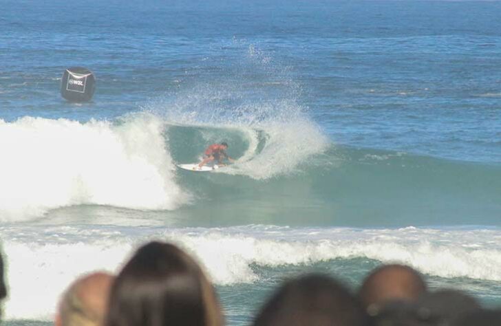 O surfista disputou a prova com o brasileiro João Chianca e com o sul-africano Matthew McGillivray