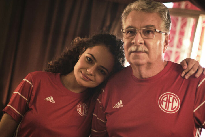 Os demais clubes que vão entrar na coleção "Alma" ainda não foram revelados. A camisa do América foi colocada à venda nos modelos masculino e feminino, saindo por R$ 279,99 nos dois modelos. Veja mais fotos da camisa.