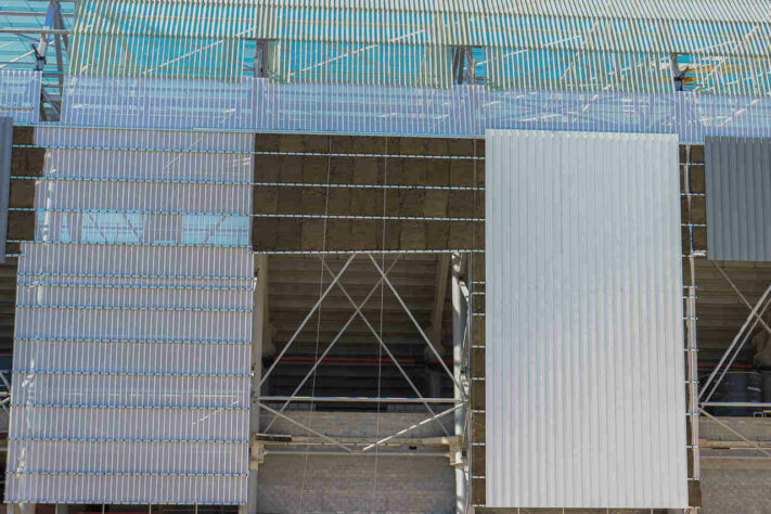 O estádio terá isolamento acústico e térmico em suas laterais.