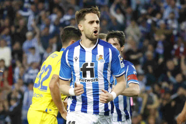 Adnan Januzaj - Bélgica - Posição: Meia-atacante - Idade: 27 anos - Último time: Real Sociedad - Sem clube desde 01/07/2022 - Valor de mercado: 12 milhões de euros (R$ 60 milhões)