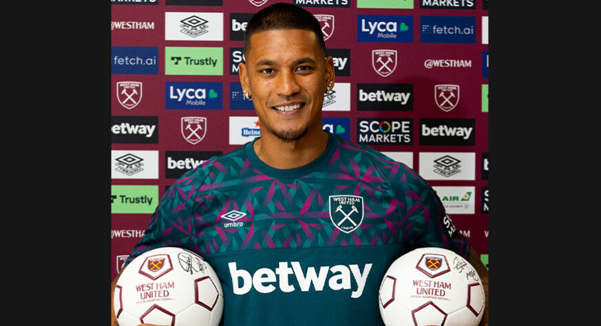 FECHADO - O novo goleiro do West Ham é o francês Areola. O jogador, que estava emprestado ao clube, foi contratado de forma definitiva até 2027.