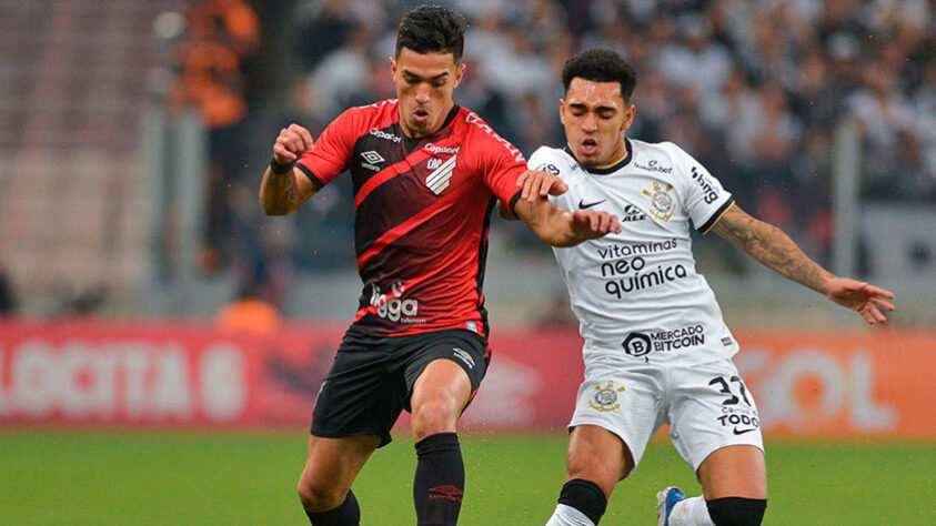 Em partida válida pela 12ª rodada do Brasileirão, o Corinthians empatou com o Athletico-PR, na Arena da Baixada, por 1 a 1. Róger Guedes e Terans marcaram os gols da partida. Roni e Hugo Moura foram expulsos no segundo tempo Veja as notas dos jogadores do Timão e os pontos positivos e negativos do Furacão. (feito por Rafael Marson).