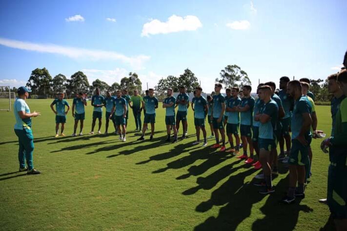 Em 2021, a Chapecoense sofreu com questões financeiras durante a reta final da disputa da Série B do Campeonato Brasileiro 2020 (que foi finalizado no ano seguinte por conta da pandemia). Faltando três rodadas para o fim da competição, os jogadores cancelaram um treino para resolver a situação do atraso de salários. A instabilidade não chegou a comprometer o time dentro de campo e a equipe foi campeã da competição.