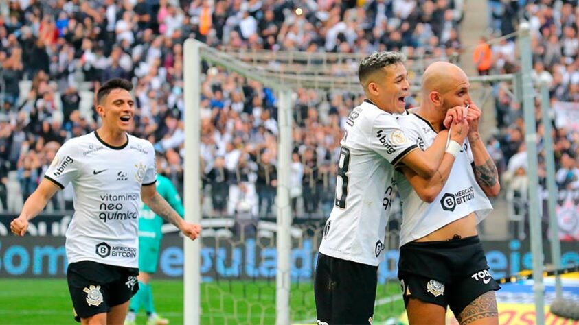 Na vitória do Corinthians sobre o Goiás por 1 a 0, com gol de Fábio Santos, a força do Timão esteve no coletivo, sem nenhum grande destaque individual (notas por Gabriel Teles)