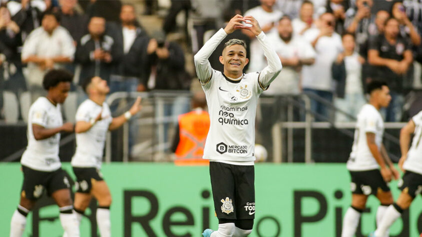 Porcentagem de torcedores do Corinthians entre 16 e 34 anos em 2021: 51% - Porcentagem de torcedores do Flamengo entre 34 e 54 anos em 2021: 40% - Porcentagem de torcedores do Corinthians acima de 55 anos em 2021: 9%