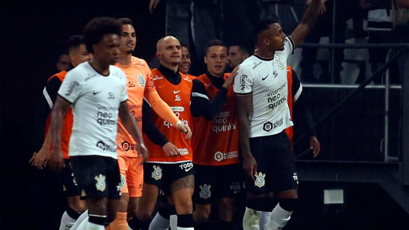 No primeiro duelo das oitavas de final da Copa do Brasil, o Corinthians venceu o Santos por 4 a 0 na Neo Química Arena, com gols de Mantuan, Giuliano (2x) e Raul Gustavo. Veja as notas dos jogadores do Timão (feito por Rafael Marson)