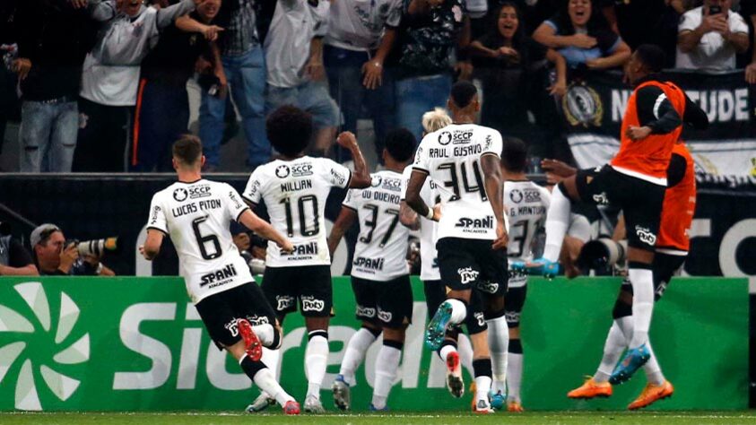 Corinthians - Cássio; Fagner, Balbuena, Gil e Lucas Piton; Cantillo, Fausto Vera e Renato Augusto; Willian, Gustavo Mosquito e Yuri Alberto - 56,3 milhões de euros (R$ 295 milhões)