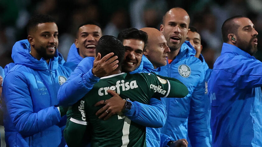 Porcentagem de torcedores do Palmeiras entre 16 e 34 anos em 2021: 41% - Porcentagem de torcedores do Palmeiras entre 34 e 54 anos em 2021: 42% - Porcentagem de torcedores do Palmeiras acima de 55 anos em 2021: 17%