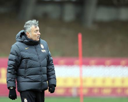 FECHADO - O técnico Domènec Torrent foi demitido do Galatasaray nesta terça-feira. O clube da Turquia anunciou a saída do ex-comandante do Flamengo pelas redes sociais, junto a de seus auxiliares. O catalão estava nos Leões desde janeiro deste ano. 