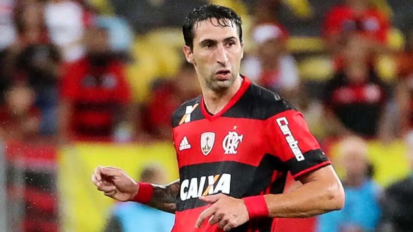 Alejandro Donatti - Flamengo - Contratado em 2016 pelo Flamengo, o zagueiro Alejandro Donatti fez apenas 11 partidas pelo Rubro-Negro.