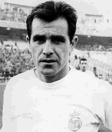 Evaristo (atacante) - jogou de 1962 até 1965 no Real Madrid.