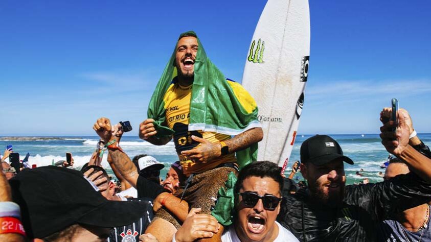 Filipe Toledo foi o grande destaque nas águas cariocas nesta terça.