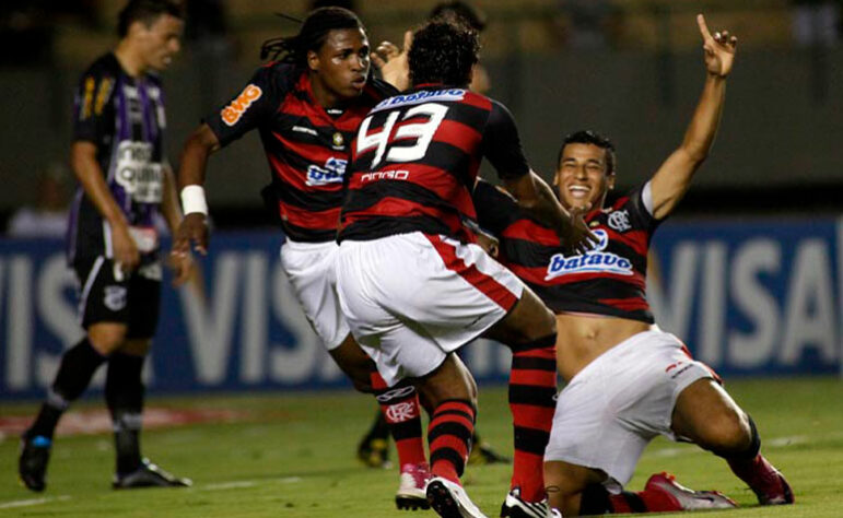 Campeonato Brasileiro 2010 - Com 16 pontos (4V/3E/4D), o Flamengo era o sétimo colocado após 11 rodadas. Terminou a Série A na 14ª posição, com 44 pontos.