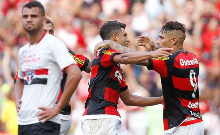 Campeonato Brasileiro 2015 - Com 10 pontos (3V/1E/7D), o Flamengo era o 15º colocado após 11 rodadas. Terminou a Série A na 13ª  posição, com 49 pontos.