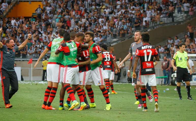 Campeonato Brasileiro 2016 - Com 17 pontos (5V/2E/4D), o Flamengo era o sexto colocado após 11 rodadas. Terminou a Série A na terceira posição, com 71 pontos.