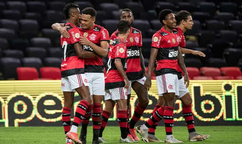 Campeonato Brasileiro 2021 - Com 17 pontos (5V/2E/4D), o Flamengo era o sétimo colocado após 11 rodadas. Terminou a Série A na segunda posição, com 71 pontos
