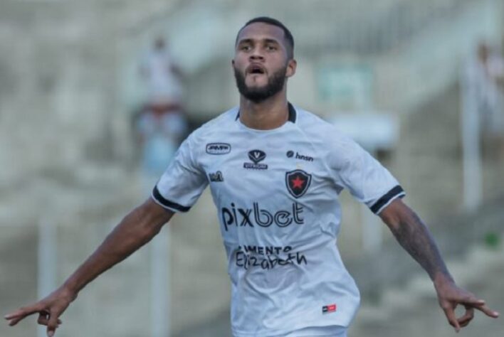 FECHADO - Após acertar com Vagner Love, o Sport continua no mercado para anunciar mais reforços no sistema ofensivo. O próximo reforço é Gustavo Coutinho, que estava no Botafogo-PB. Ele é aguardado em Recife para exames médicos.