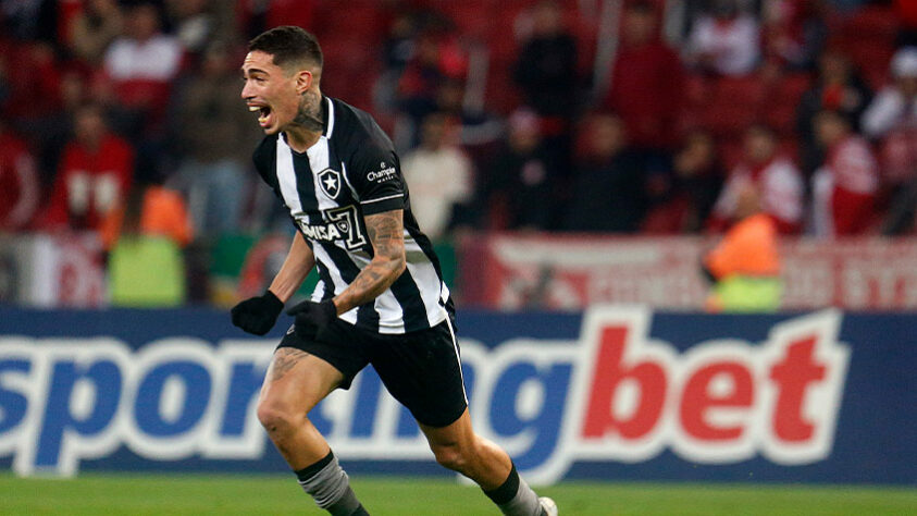 O Botafogo venceu de maneira heroica o Internacional por 3 a 2 no Beira Rio. Desde o início do primeiro tempo, o Alvinegro ficou com um a menos e saiu atrás no placar. Porém, arrancou uma vitória destemida com Vinícius Lopes, Erison e Hugo.