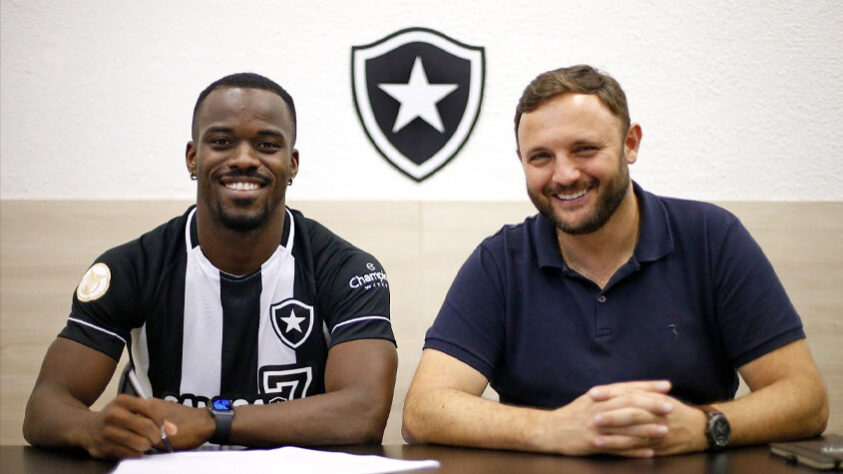 VAI FICAR: Kayque - O Botafogo sacramentou a compra definitiva de Kayque, outrora emprestado até o final de 2022. O Alvinegro investiu R$ 300 mil para adquirir mais 50% dos direitos econômicos do atleta junto ao Nova Iguaçu