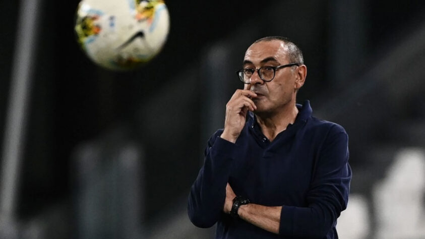 FECHADO - A Lazio anunciou a renovação com o técnico Maurizio Sarri. O novo vínculo do treinador foi prolongado por mais três anos.