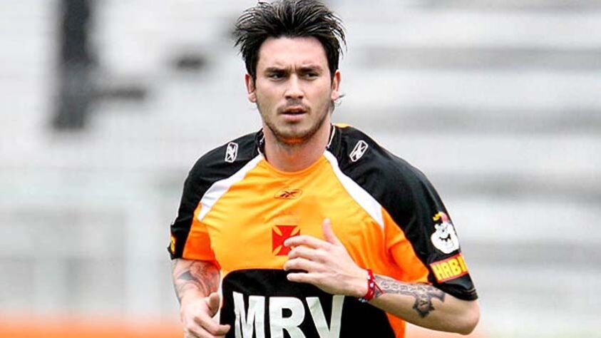 Mauricio Pinilla - Vasco - Em 2008, o Vasco contratou o atacante chileno Pinilla. O centroavante, que depois se destacou na Itália e seleção, só jogou três partidas pelo Cruzmaltino.