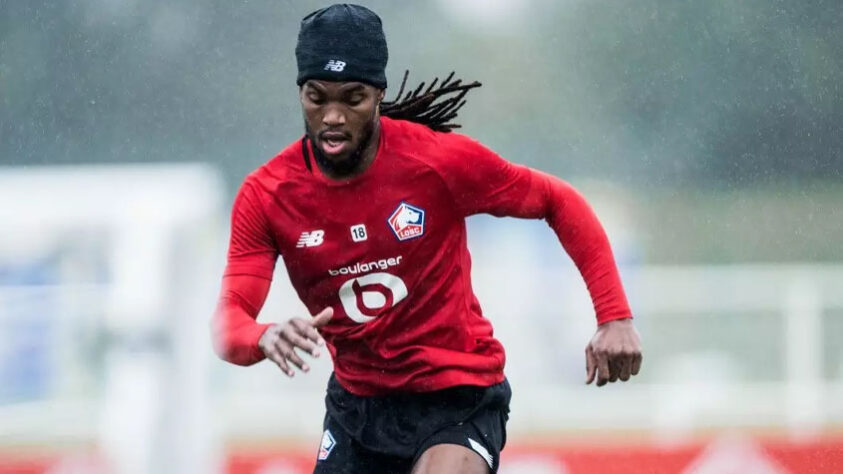 ESQUENTOU - Segundo o "fichajes.com", Renato Sanches já desembarcou em Paris para trabalhar nos últimos trâmites da sua transferência para a equipe do PSG.