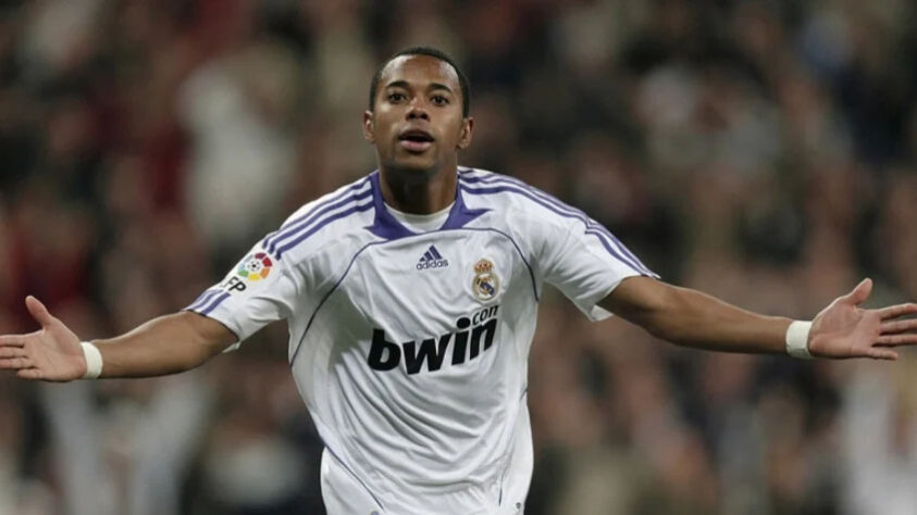 Robinho (atacante) - jogou de 2005 até 2009 no Real Madrid.