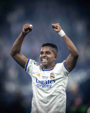 ESQUENTOU - De acordo com o jornal espanhol "Marca", o brasileiro Rodrygo deve assinar uma renovação de contrato com o Real Madrid com duração de vínculo até 2028. Conforme o portal, haverá uma cláusula no valor de 1 bilhão de euros.